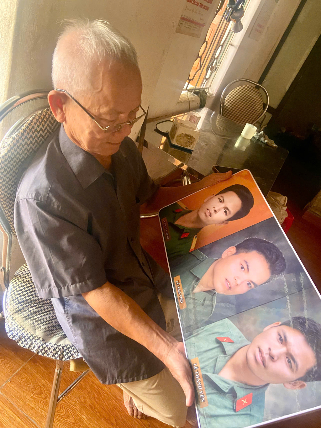 LƯU GIỮ HÌNH ẢNH NHỮNG CHIẾN SĨ TỪ KÝ ỨC