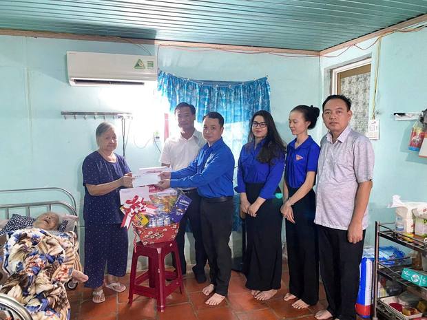 Ba người con ngã xuống, một đời mẹ hy sinh