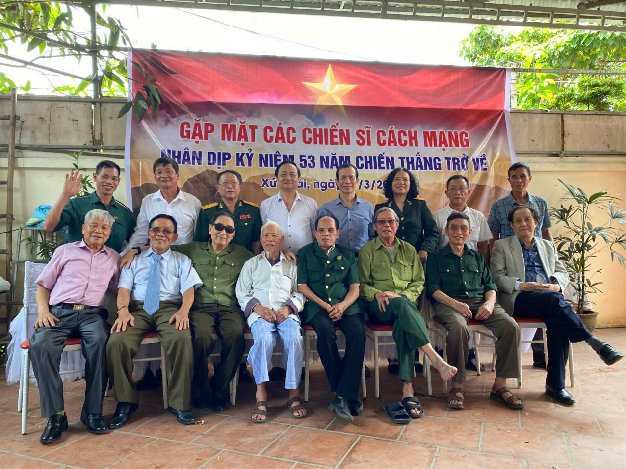 NHỮNG BÔNG HOA ĐỎ KHÔNG BAO GIỜ PHAI