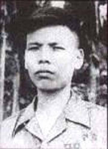 Người Anh hùng Trần Can và lá cờ trên đồi Him Can