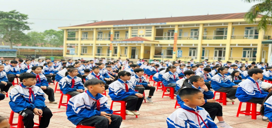 CÂU CHUYỆN THỜI HOA LỬA: TỪ LỚP HỌC NHỎ ĐẾN KHÁT VỌNG LỚN