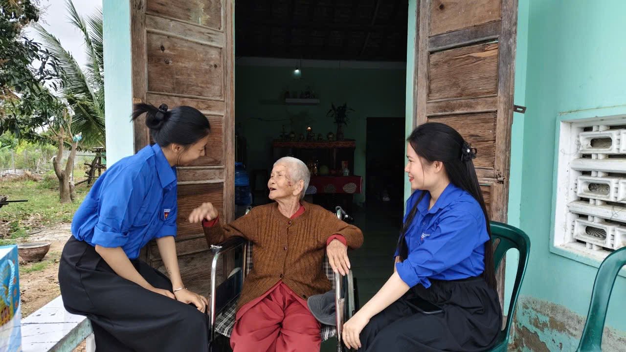 HẠT NẮNG BÌNH YÊN VÀ DÒNG KÝ ỨC BẮT ĐẦU TỪ MẸ