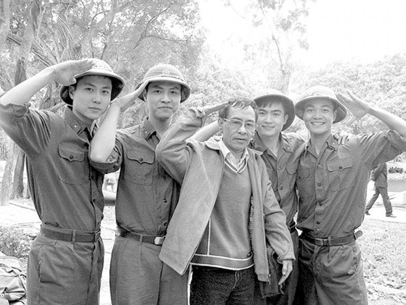 Hoàng Nhuận Cầm – Tiếng thơ của tuổi trẻ và chiến tranh