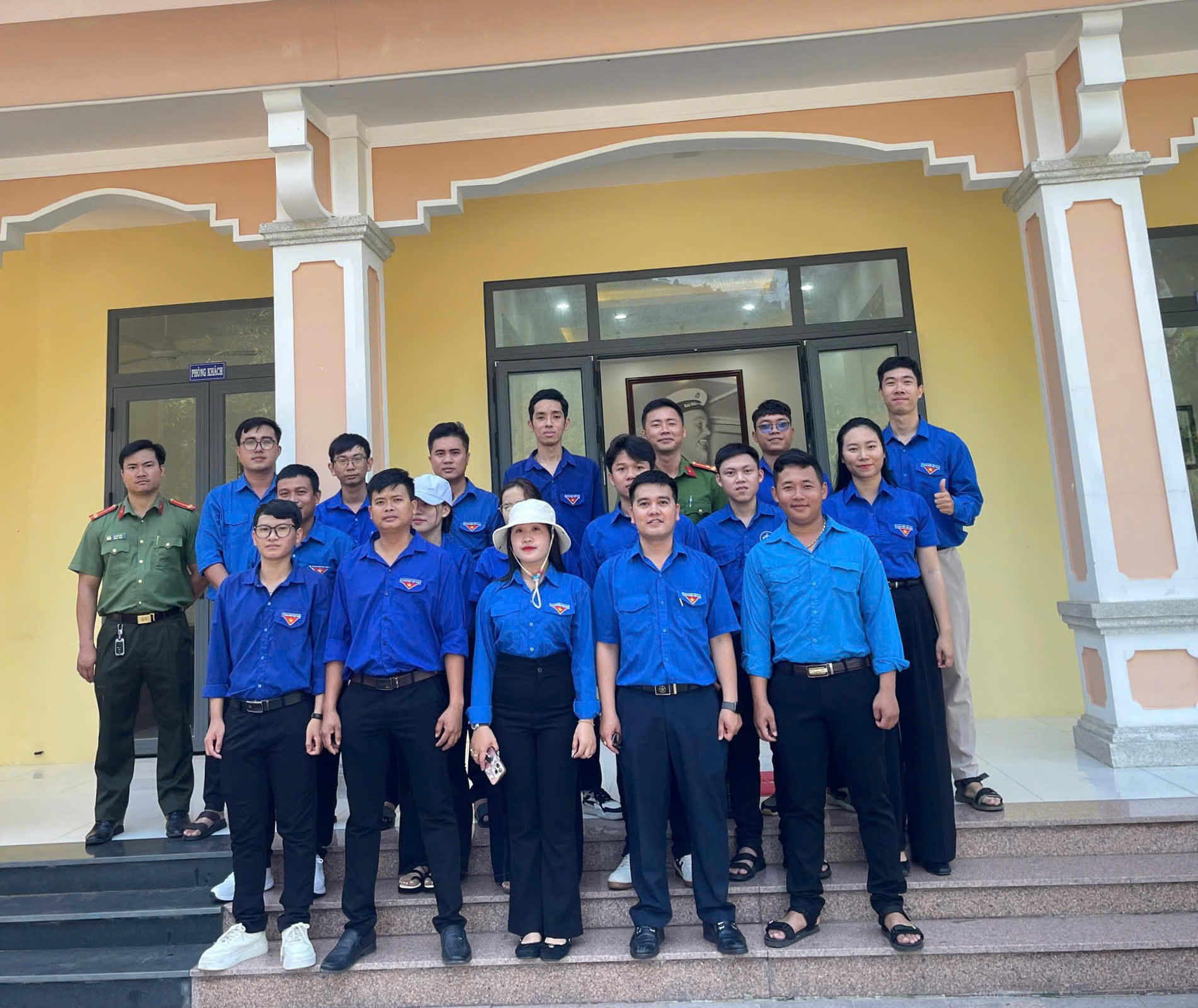 CÂU CHUYỆN THỜI HOA LỬA