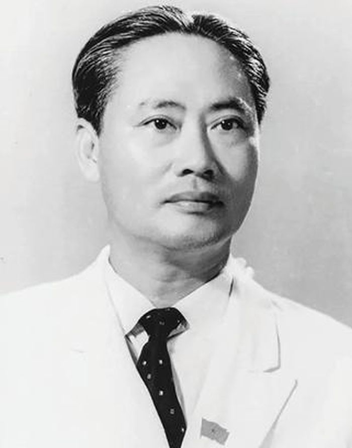 NGƯỜI THẦY THUỐC DÙNG TRÍ TUỆ ĐỂ CỨU NGƯỜI