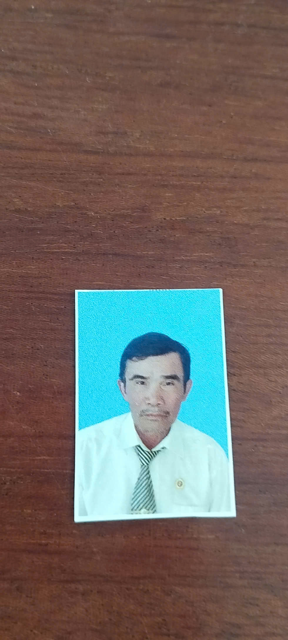 NHỮNG ÁNH MẮT TRONG LÀNG