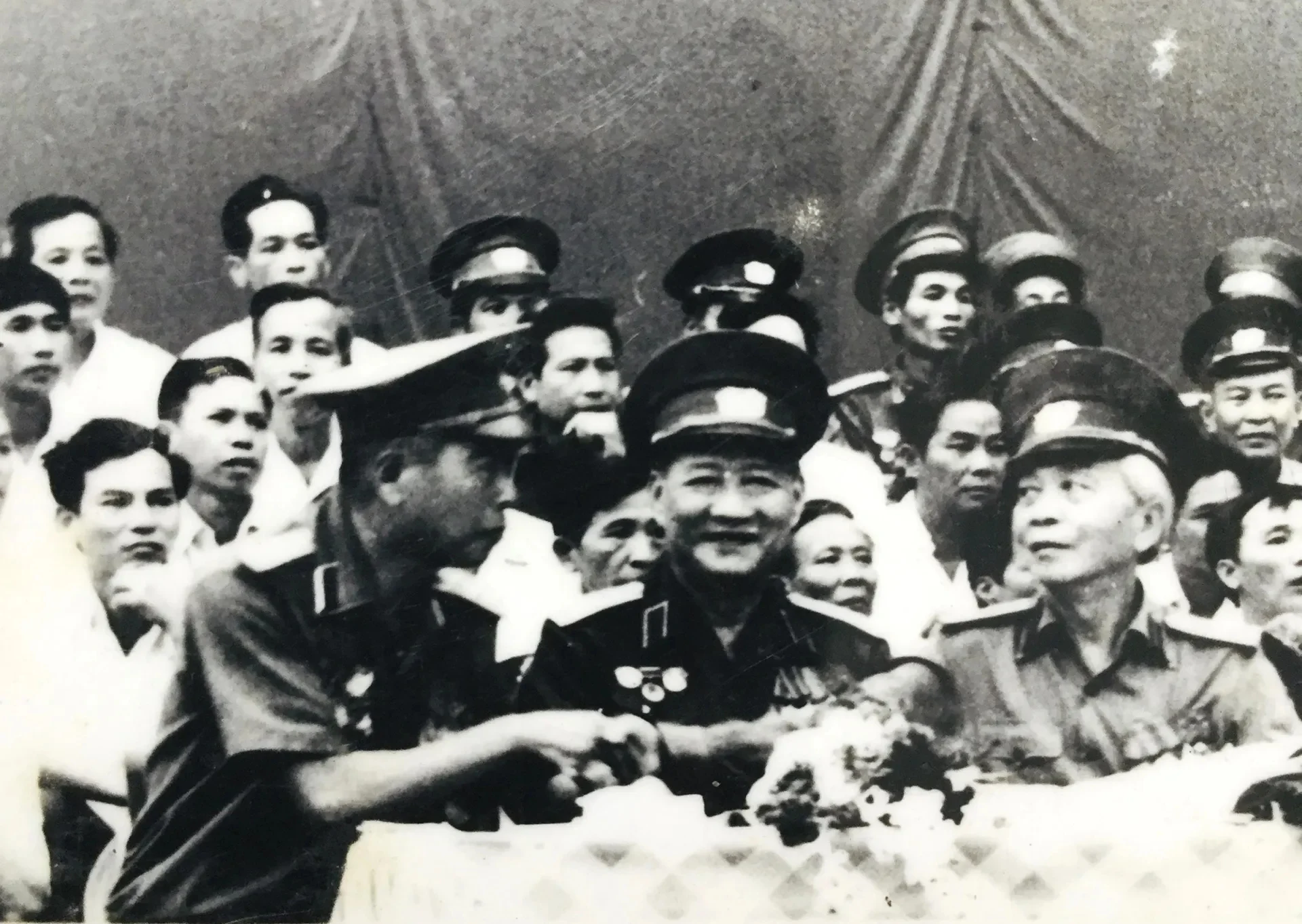 Thượng tướng người dân tộc Tày từng là cận vệ của Bác Hồ, Tư lệnh đầu tiên của Quân khu 1, Chủ tịch Hội đồng Dân tộc