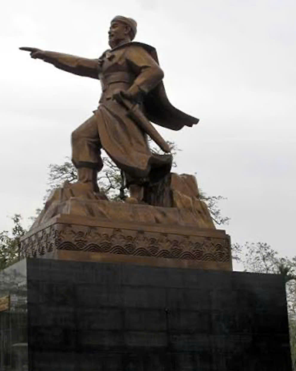 CUỘC ĐỜI ANH HÙNG DÂN TỘC NGÔ QUYỀN – VỊ ANH HÙNG LÀM NÊN CHIẾN THẮNG BẠCH ĐẰNG NĂM 938, MỞ RA KỶ NGUYÊN ĐỘC LẬP CHO DÂN TỘC VIỆT NAM