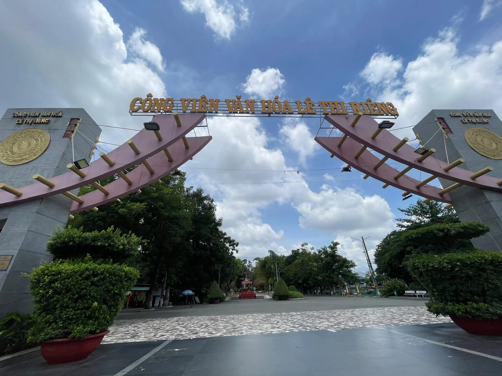 ANH HÙNG, LIỆT SĨ LÊ THỊ RIÊNG