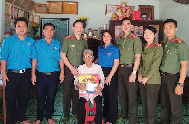 Mẹ Việt Nam Anh hùng Võ Thị Xứng