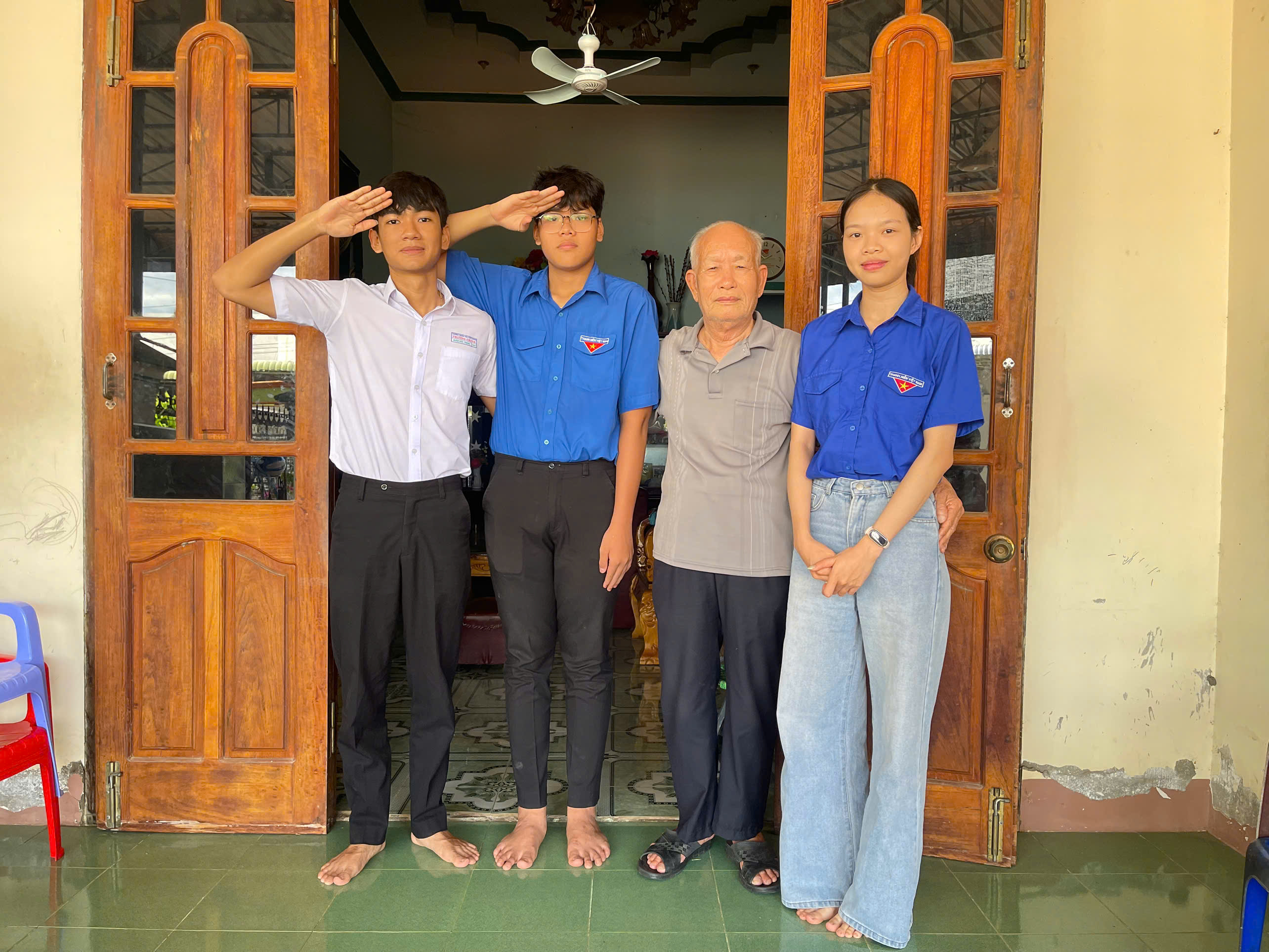 NHỮNG NGƯỜI LÍNH KHÔNG LÙI BƯỚC