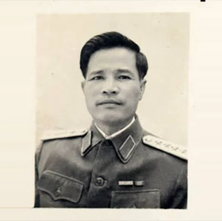 NHỮNG TRANG SÁCH BÍ MẬT DƯỚI ÁNH TRĂNG