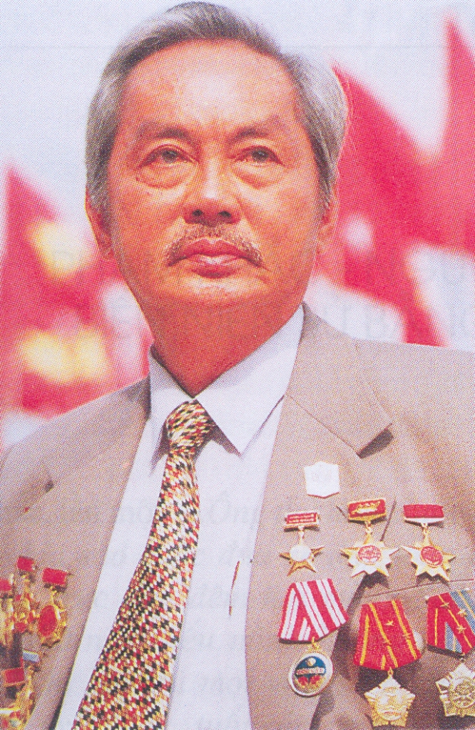 Chân dung: Phạm Khắc