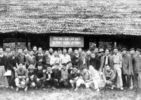 Lớp học viết báo Huỳnh Thúc Kháng