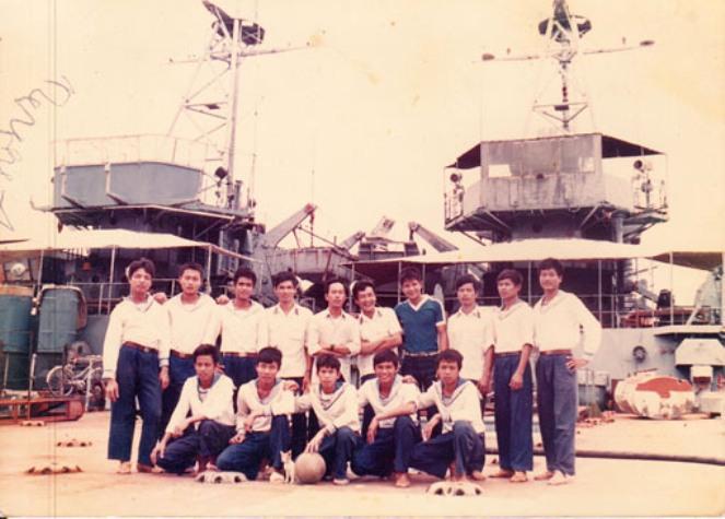 NHỮNG NGƯỜI LÍNH TRẺ ĐI VỀ PHÍA BIỂN