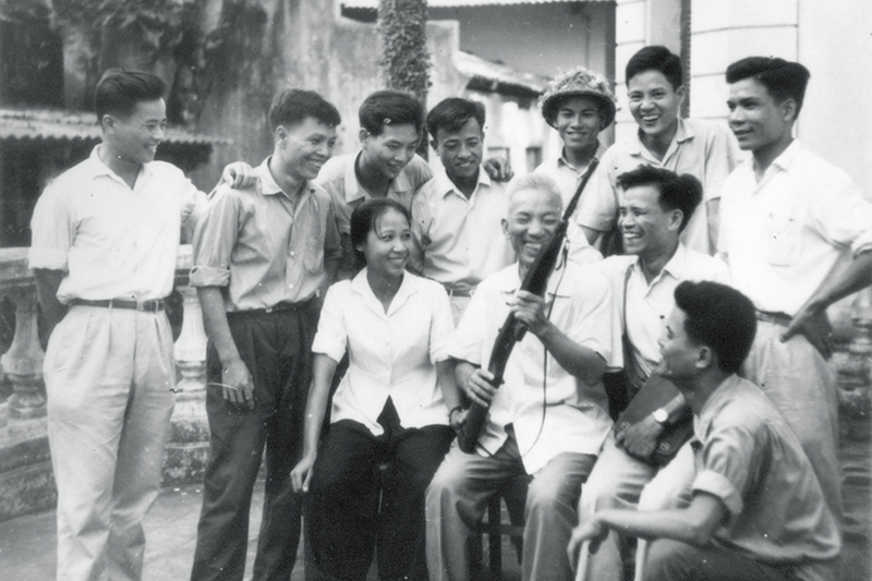 Khẩu súng carbine của cán bộ cảnh vệ bảo vệ Bác Hồ