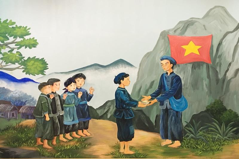 Cậu bé làm nhiệm vụ liên lạc