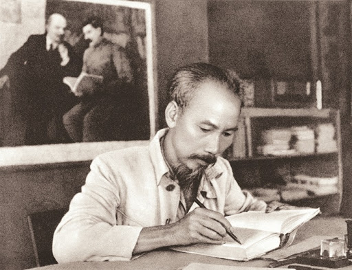 ĐÔI BÀN TAY LÀM NÊN HÀNH TRÌNH CỦA MỘT DÂN TỘC