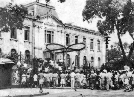NGÀY 19 THÁNG 8 – HÀ NỘI XUỐNG ĐƯỜNG