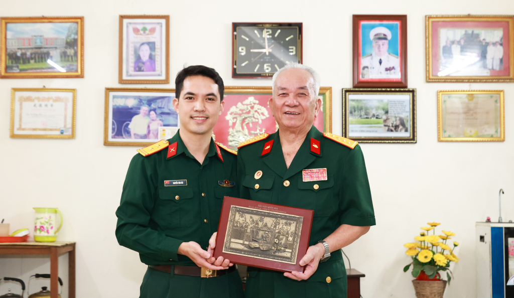 Người chỉ huy xe tăng 390 húc đổ cổng Dinh Độc Lập