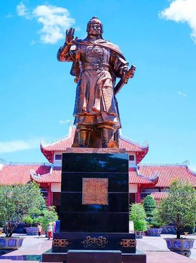 NGƯỜI ANH HÙNG ÁO VẢI