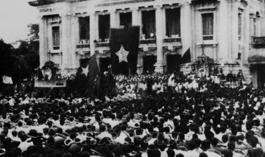 CHỦ TỊCH HỒ CHÍ MINH- MỘT LÒNG CỨU NƯỚC