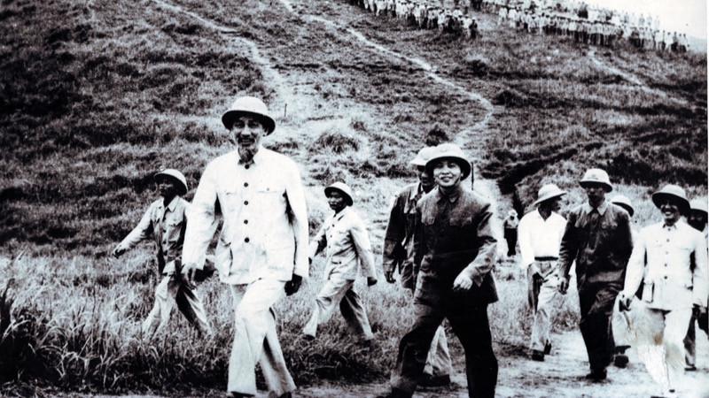 BIÊN GIỚI THU ĐÔNG 1950 - TẬP 1: BÁC HỒ RA MẶT TRẬN