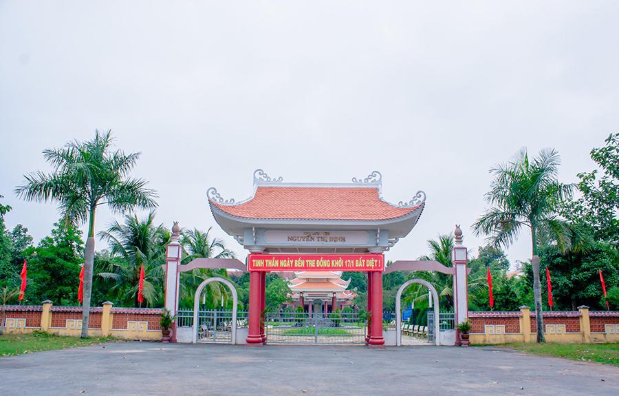 NGUYỄN THỊ ĐỊNH, NGƯỜI THẮP LỬA CHO "ĐỘI QUÂN TÓC DÀI"