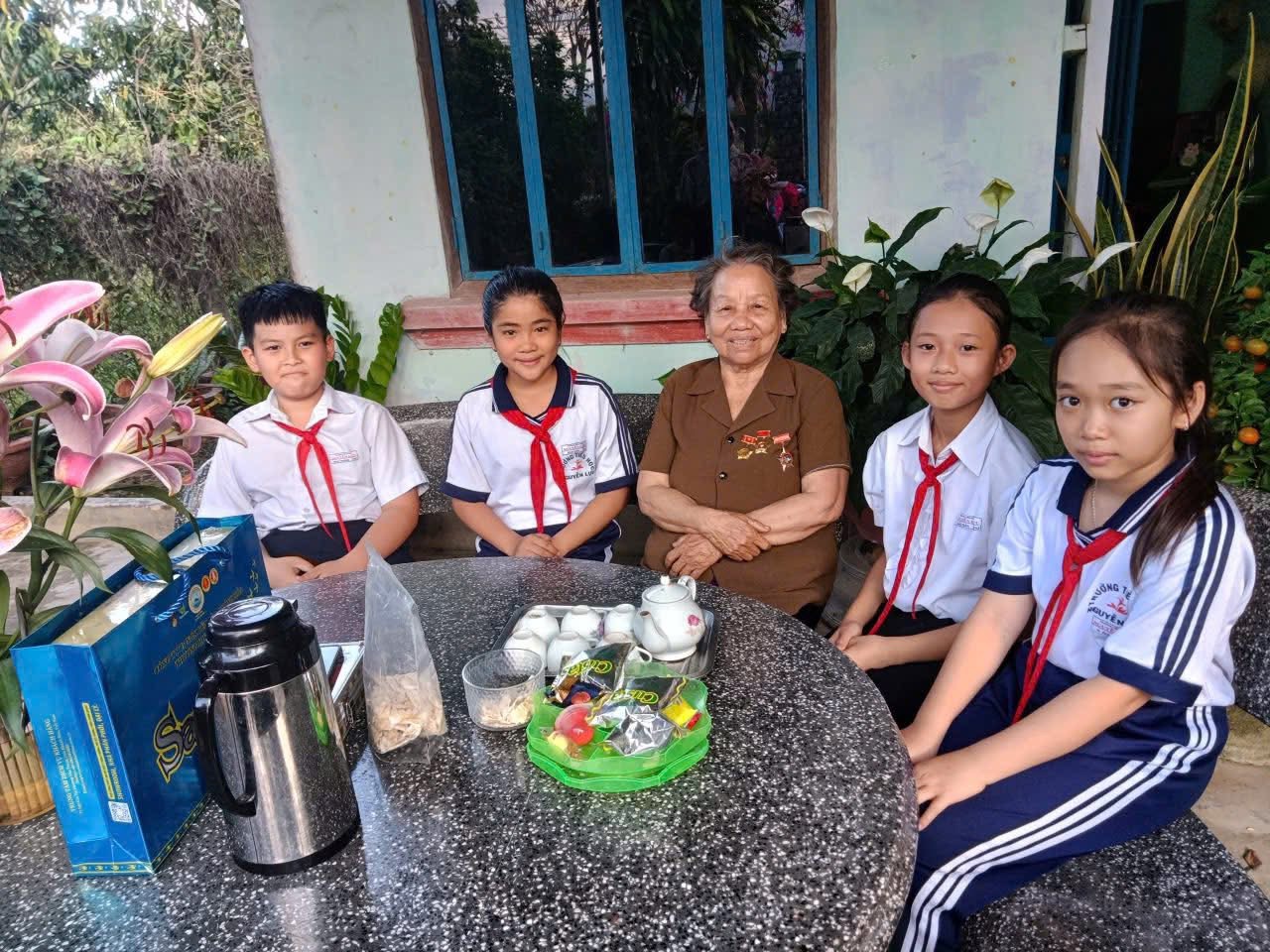 CỰU THANH NIÊN XUNG PHONG TRẦN THỊ PHÁN – MỘT THỜI TUỔI TRẺ VÌ QUÊ HƯƠNG, ĐẤT NƯỚC