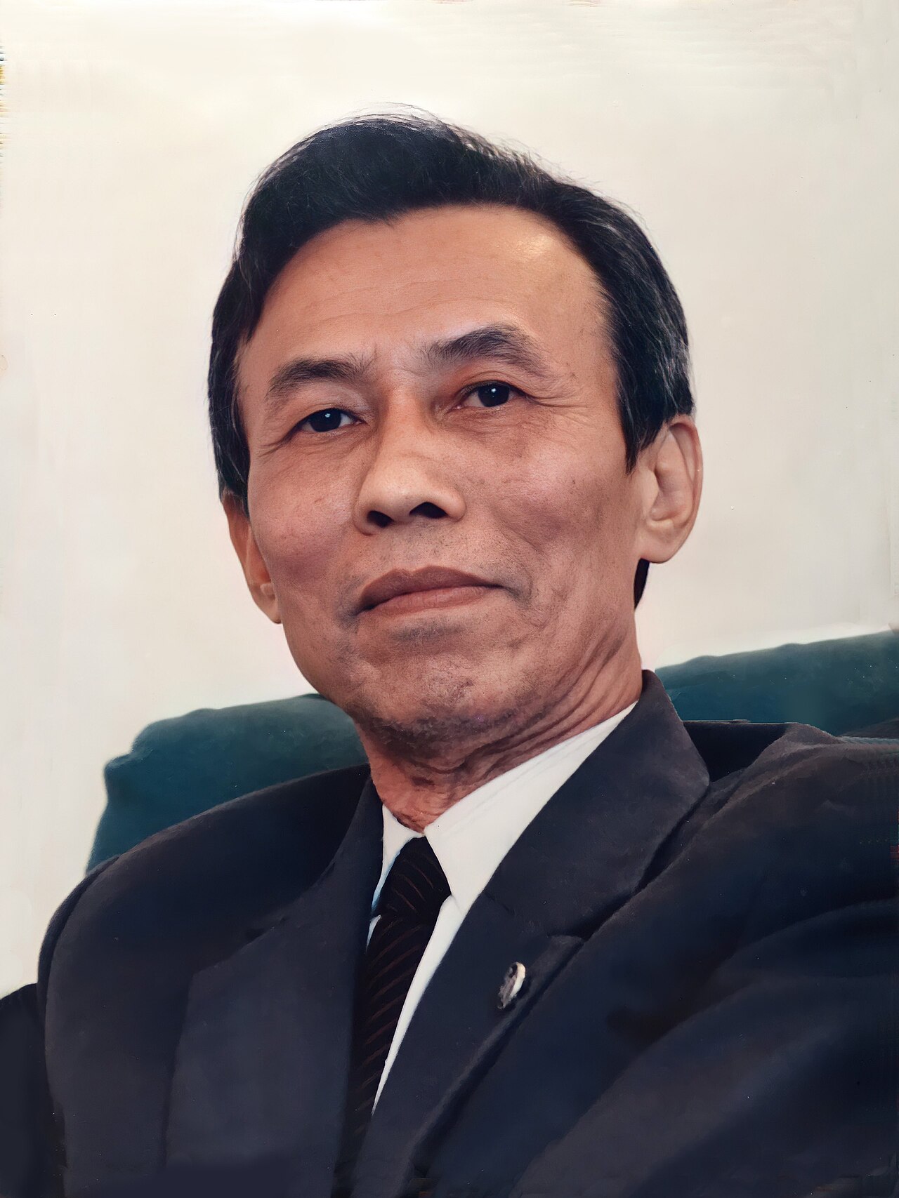 Chân dung: Đôn Truyền