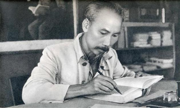 Chủ tịch Hồ Chí Minh (1890–1969) là vị lãnh tụ vĩ đại của dân tộc Việt Nam, người sáng lập Đảng Cộng sản Việt Nam và khai sinh nước Việt Nam Dân chủ Cộng hòa.