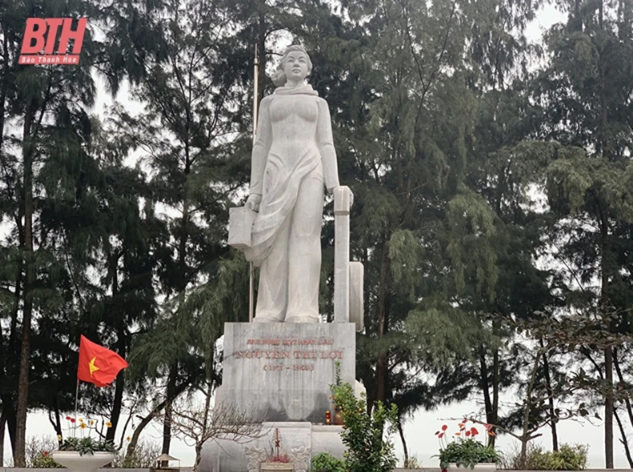 Nguyễn Thị Lợi: Người "tạc hồn" nơi sóng biển khơi