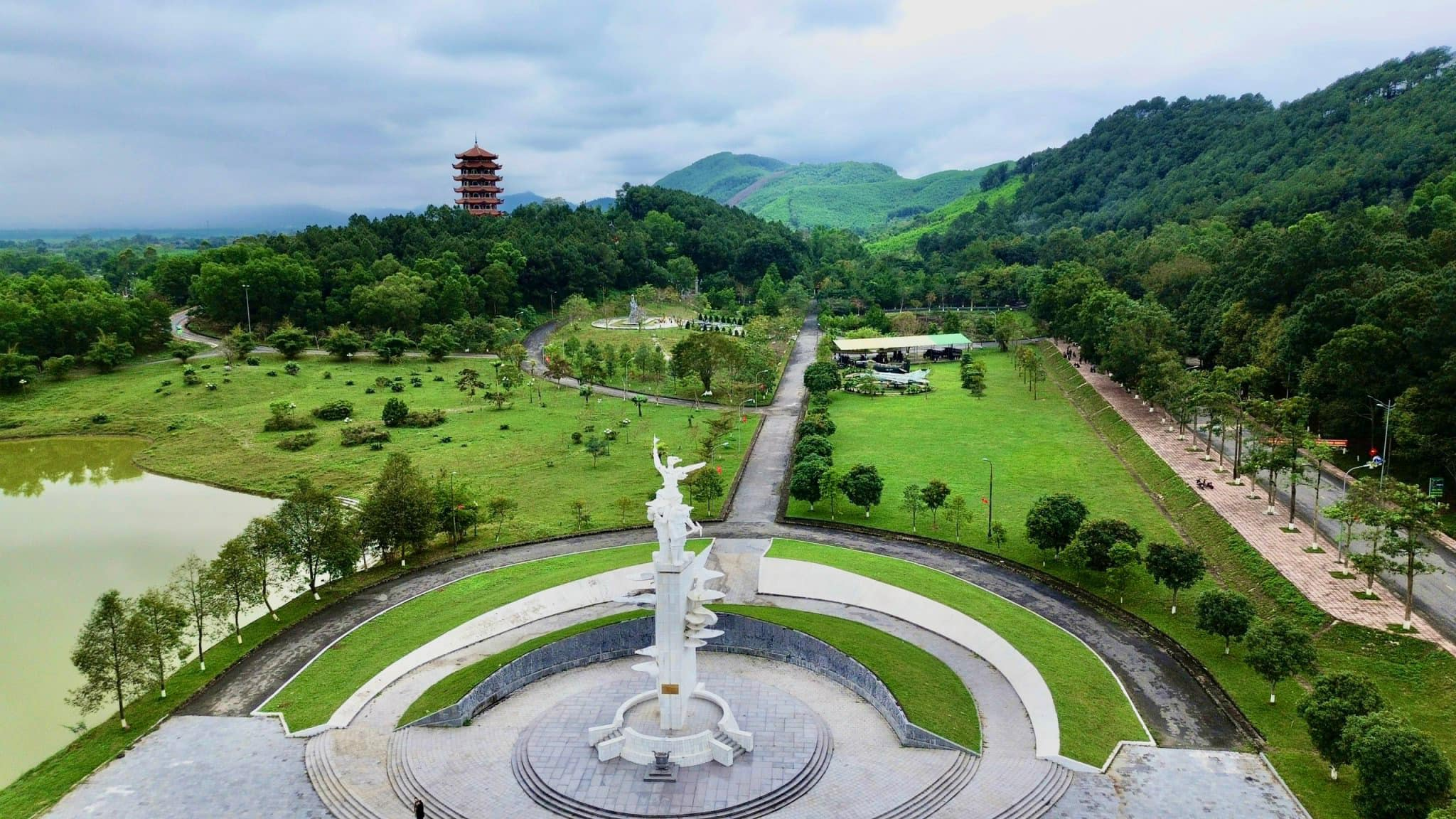 Ngã ba Đồng Lộc – Mười bông hoa tuổi hai mươi