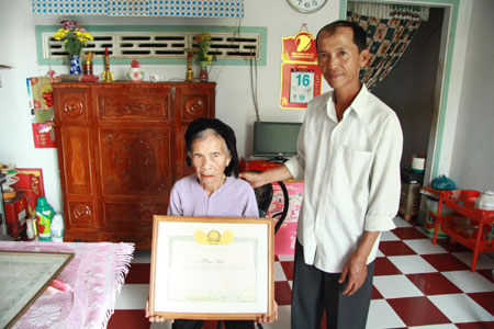 Tấm lòng với biển, đảo của Bà mẹ Việt Nam anh hùng Hồ Thị Thang