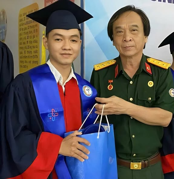 "🩺 NGƯỜI GIỮ TRỌN PHẨM CHẤT BỘ ĐỘI CỤ HỒ GIỮA DÒNG BẢO VỆ SỨC KHỎE NHÂN DÂN