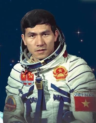 Phạm Tuân – Người phi công đối đầu B-52