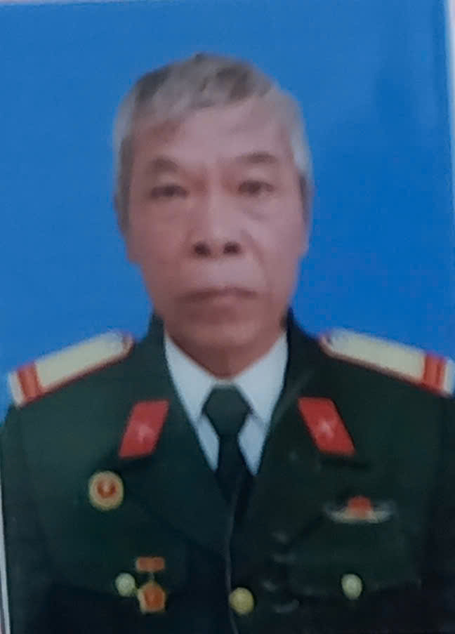 THÁNG BA NĂM ẤY, MỘT NGƯỜI CON NOONG KHẮT LÊN ĐƯỜNG