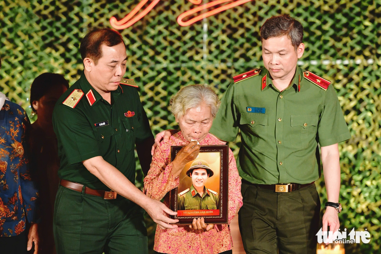 LIỆT SĨ HUỲNH VĂN QUÊN – PHÚT NGHẸN NGÀO SAU GẦN 60 NĂM ĐOÀN TỤ