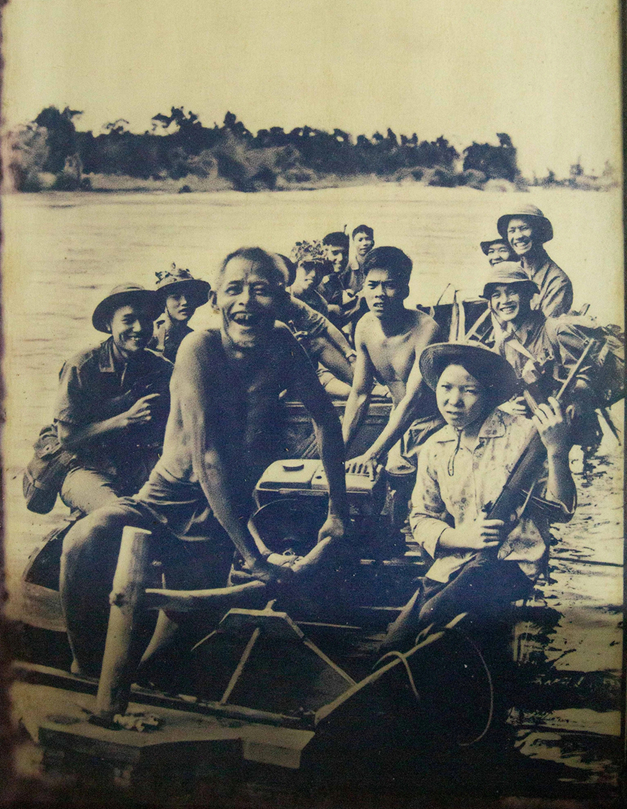 81 ngày đưa đò trên 'dòng sông máu'