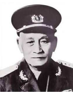 LÊ TRỌNG TẤN -  “Người chỉ huy kiên cường, lỗi lạc, người bạn chiến đấu chí thiết."