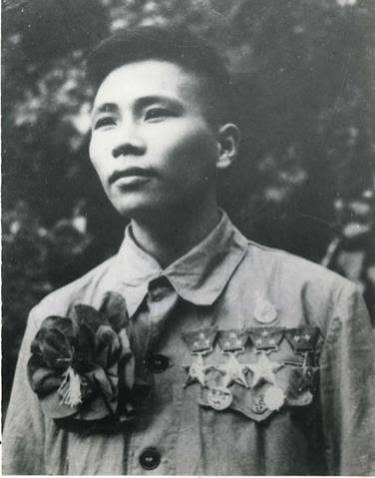 Nguyễn Văn Tấn.  Người thắp lửa hồi sinh cho những "chiến mã thép"