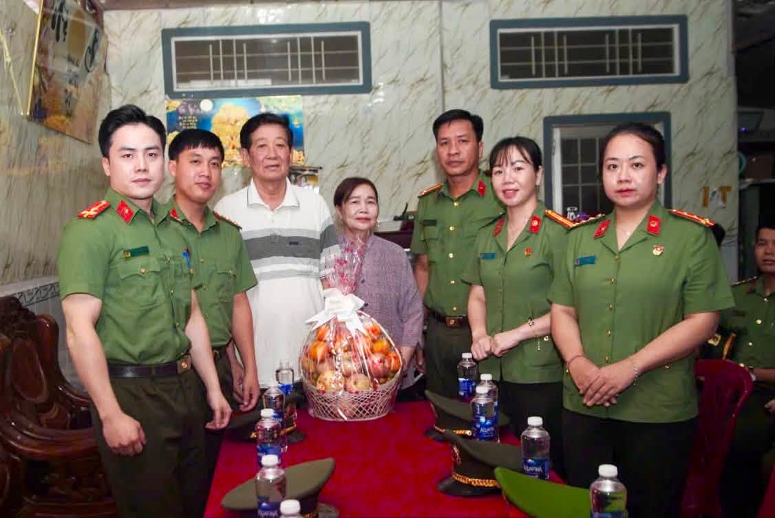 TỪ HÒN ĐÁ BẠC – BÀI HỌC VỀ BẢN LĨNH VÀ NIỀM TIN NHÂN DÂN