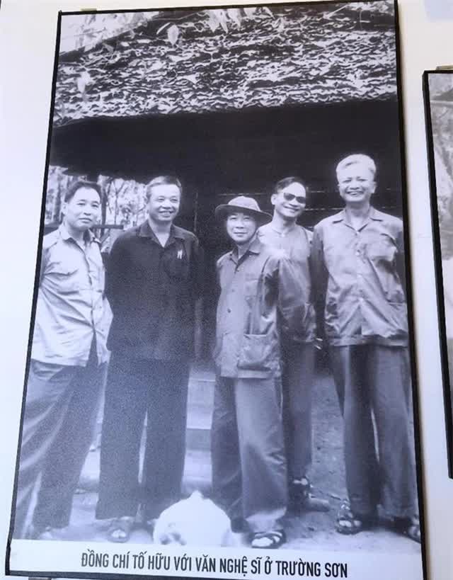 Nhà thơ duy nhất của Việt Nam từng giữ chức Phó Thủ tướng là ai?