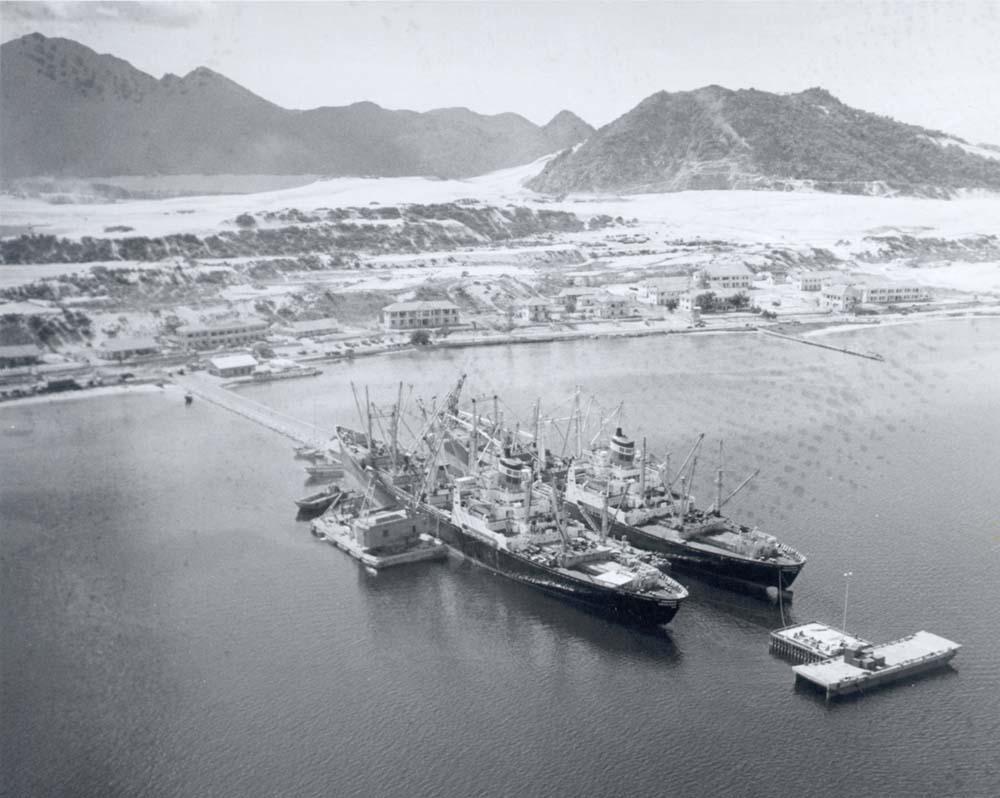 TẤM BẰNG ANH HÙNG CẤT TRONG ỐNG TRE