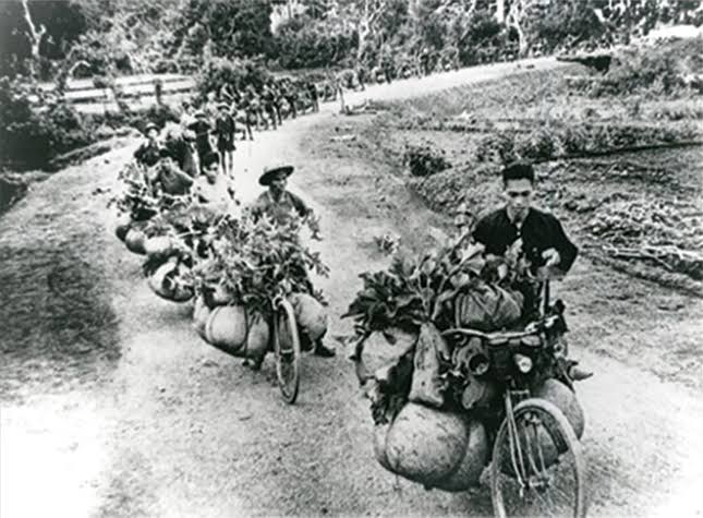 Những chuyến xe chở gạo ra tiền tuyến