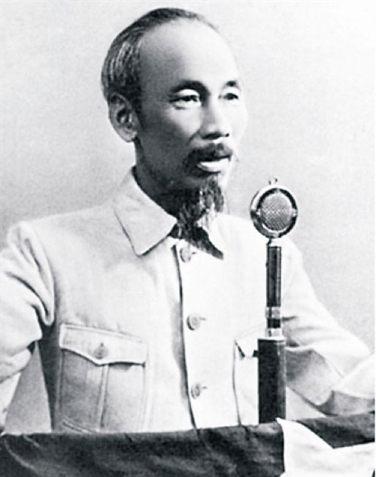 CHIẾC ÁO KAKI BẠC MÀU