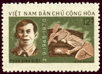 Câu chuyện thời hoa lửa-Phan Đình Giót