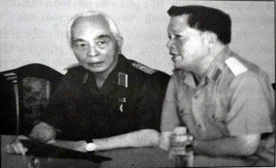 NGỌN LỬA NGƯỜI LÍNH LÊ NAM PHONG - TỪ CHIẾN HÀO ĐẾN GIẢNG ĐƯỜNG