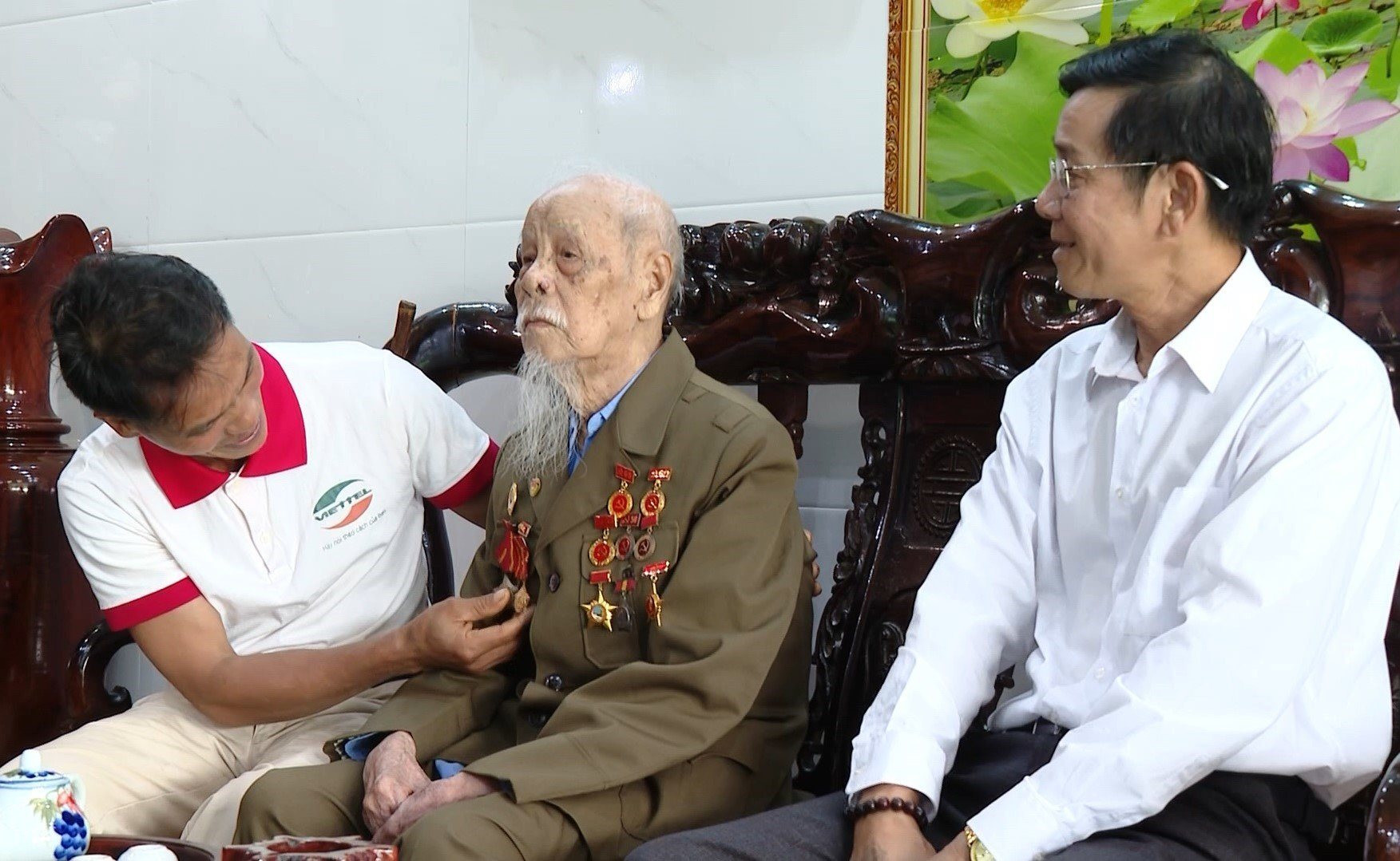 Năm 1953, khi chiến tranh ác liệt, ông Tịch viết đơn tình nguyện lên đường nhập ngũ.