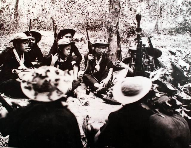 NHỮNG CHUYẾN HÀNG TRONG LÒNG ĐẤT